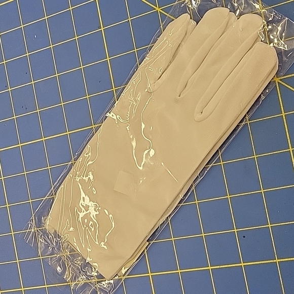 White Gloves Brand New One Size - Picture 1 of 3